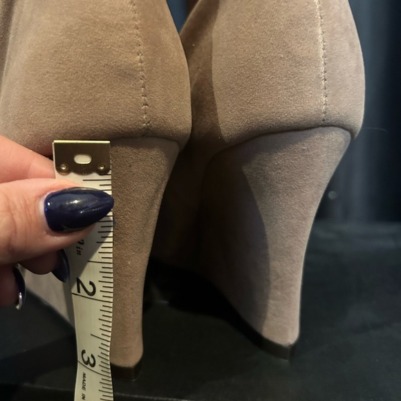 Colin Stuart Suede wedge bootie - Picture 6 of 6